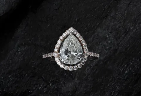 Pear-shaped diamond engagement ring