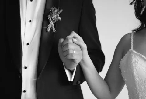 Groom wearing men's wedding band