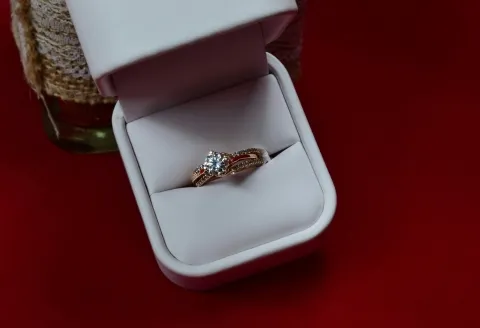 Box with ring designs for an unforgettable proposal