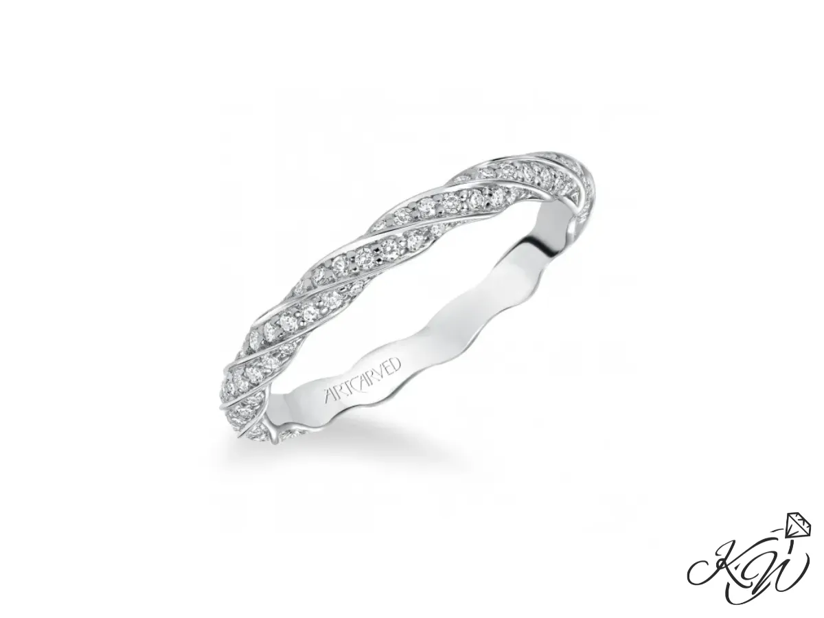Diamond engagement ring with matching pavé wedding band