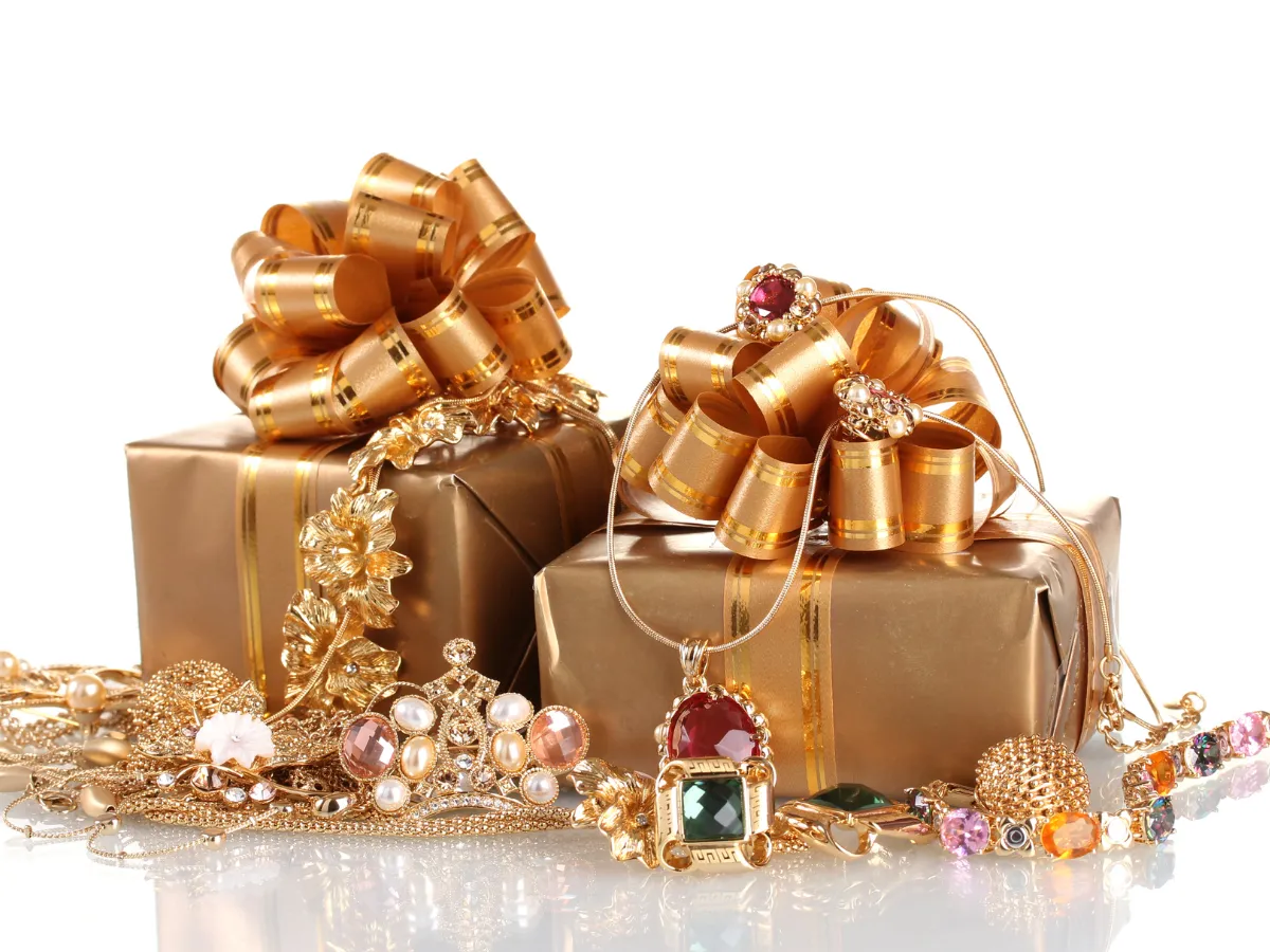 How to Choose the Perfect Holiday Jewelry Gift for Your Loved Ones