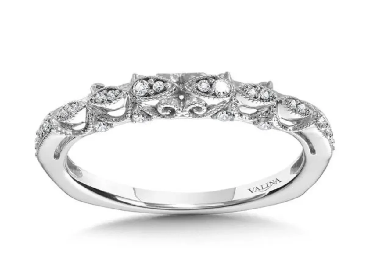 White gold filigree vintage diamond ring.