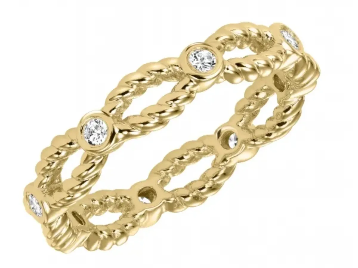 Twisted gold diamond open link style band ring