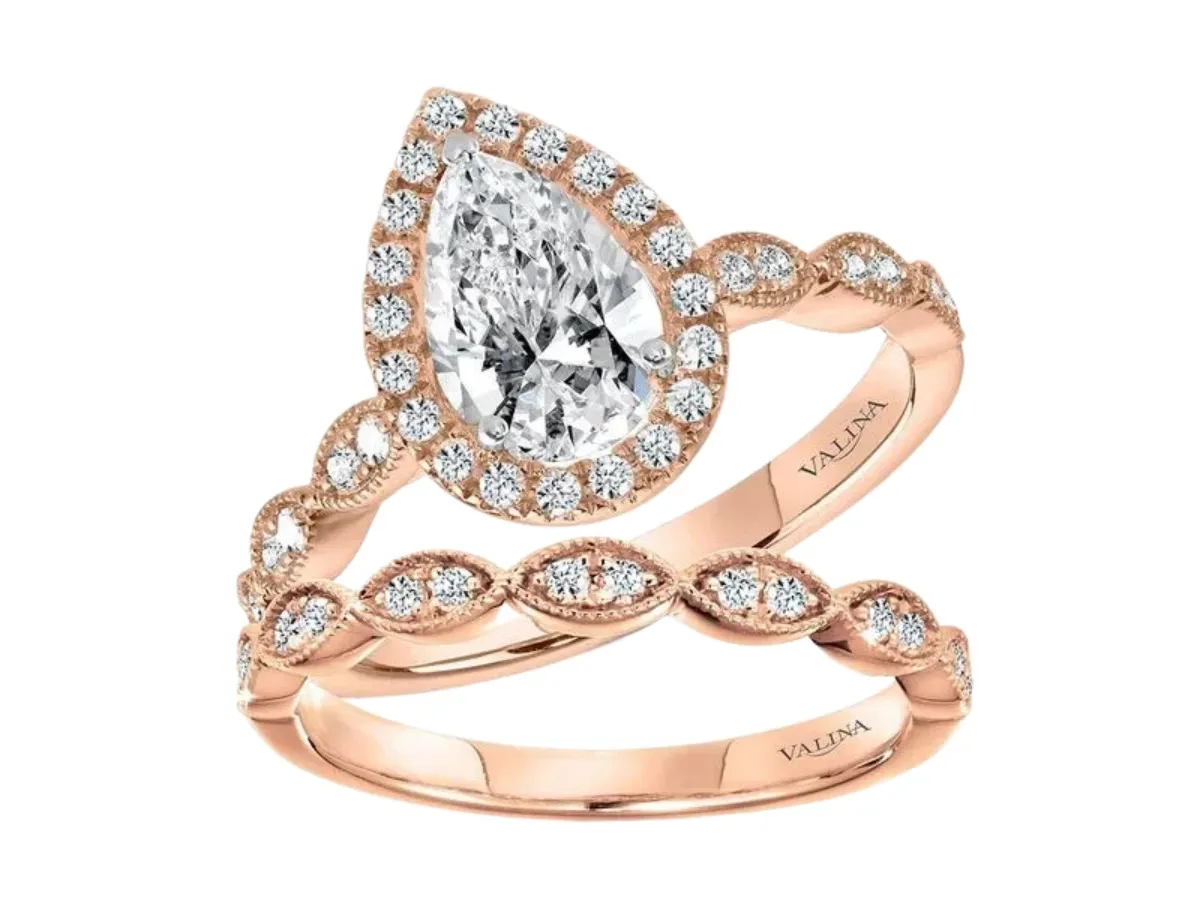 Pear diamond rose gold engagement ring set