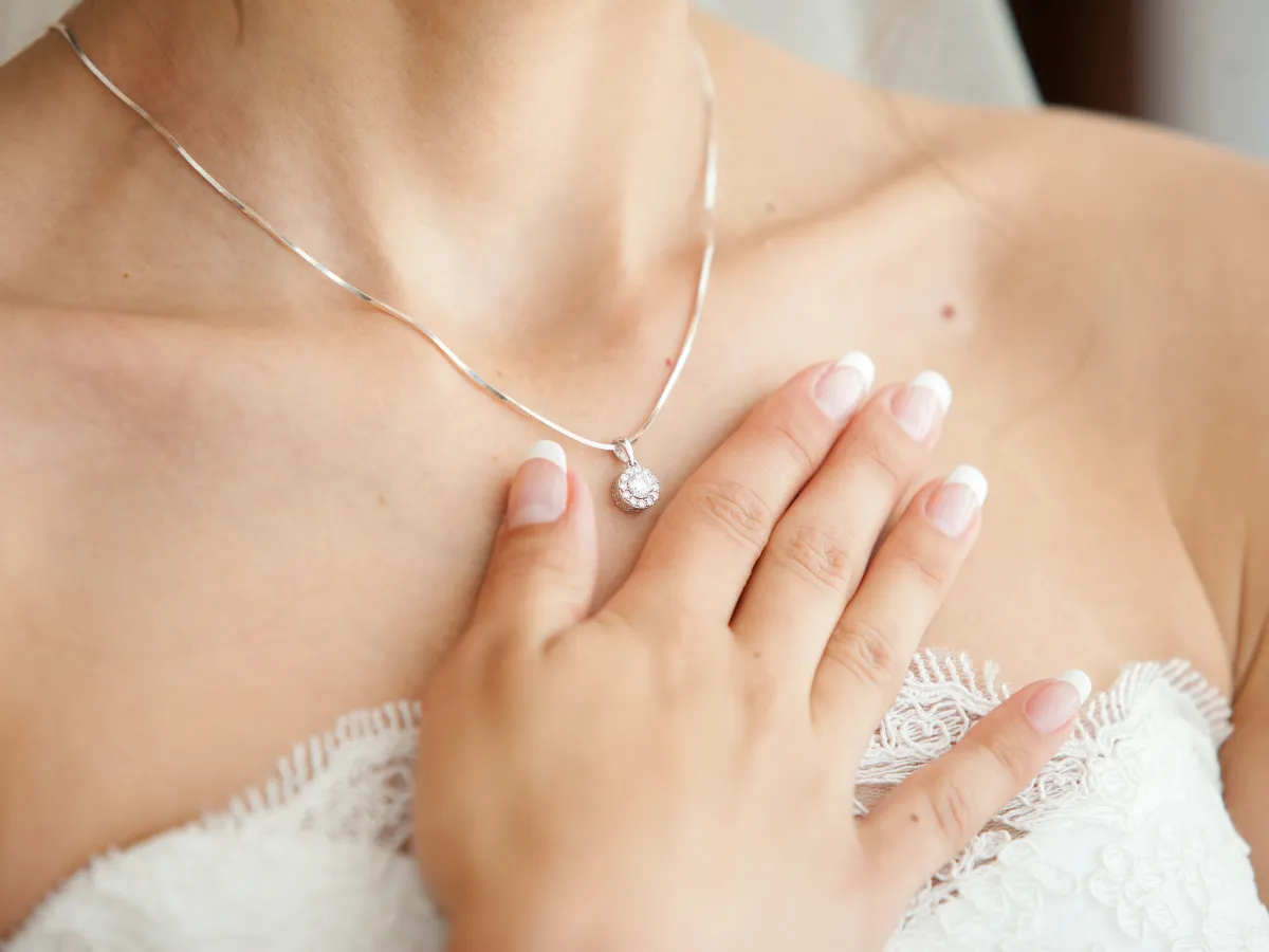 Finding Her Dream Diamond Necklace This Holiday Season