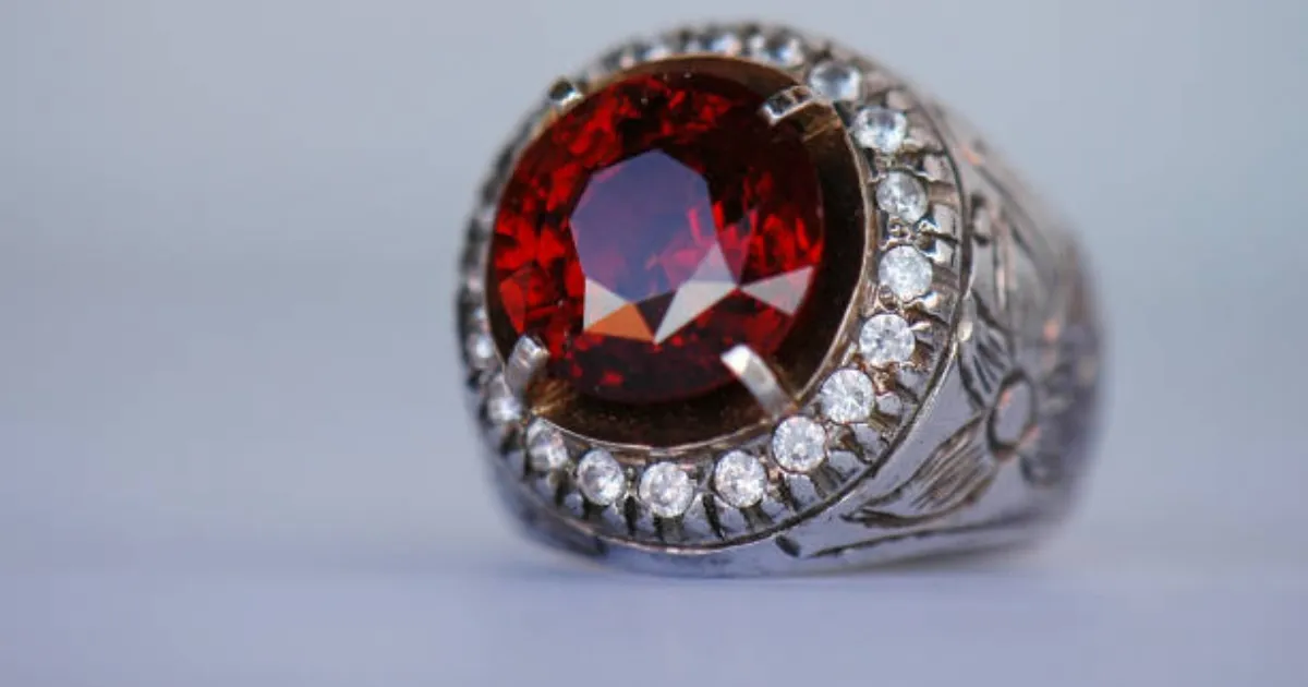 Which Jewelry Gift Is Best for Mom?