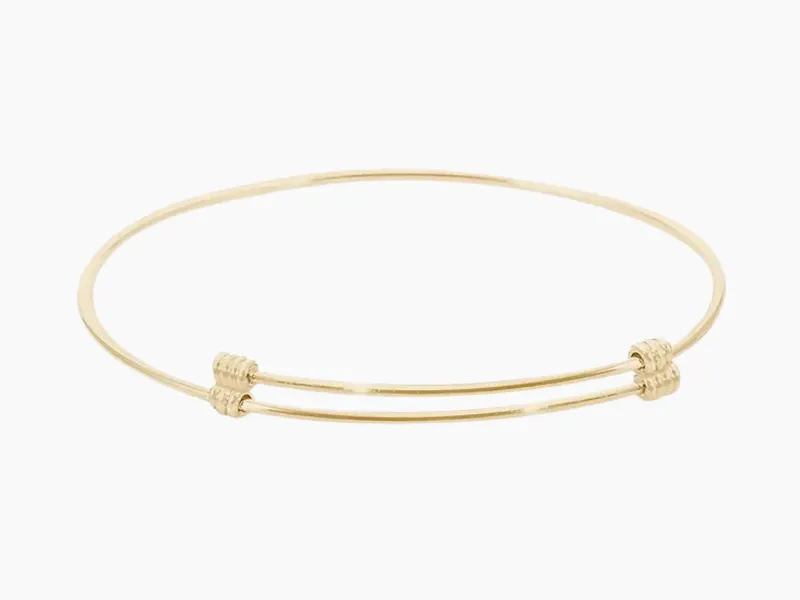 Read article: Tips for Wearing Thin Gold Bangles with Both Casual and Dressy Looks
