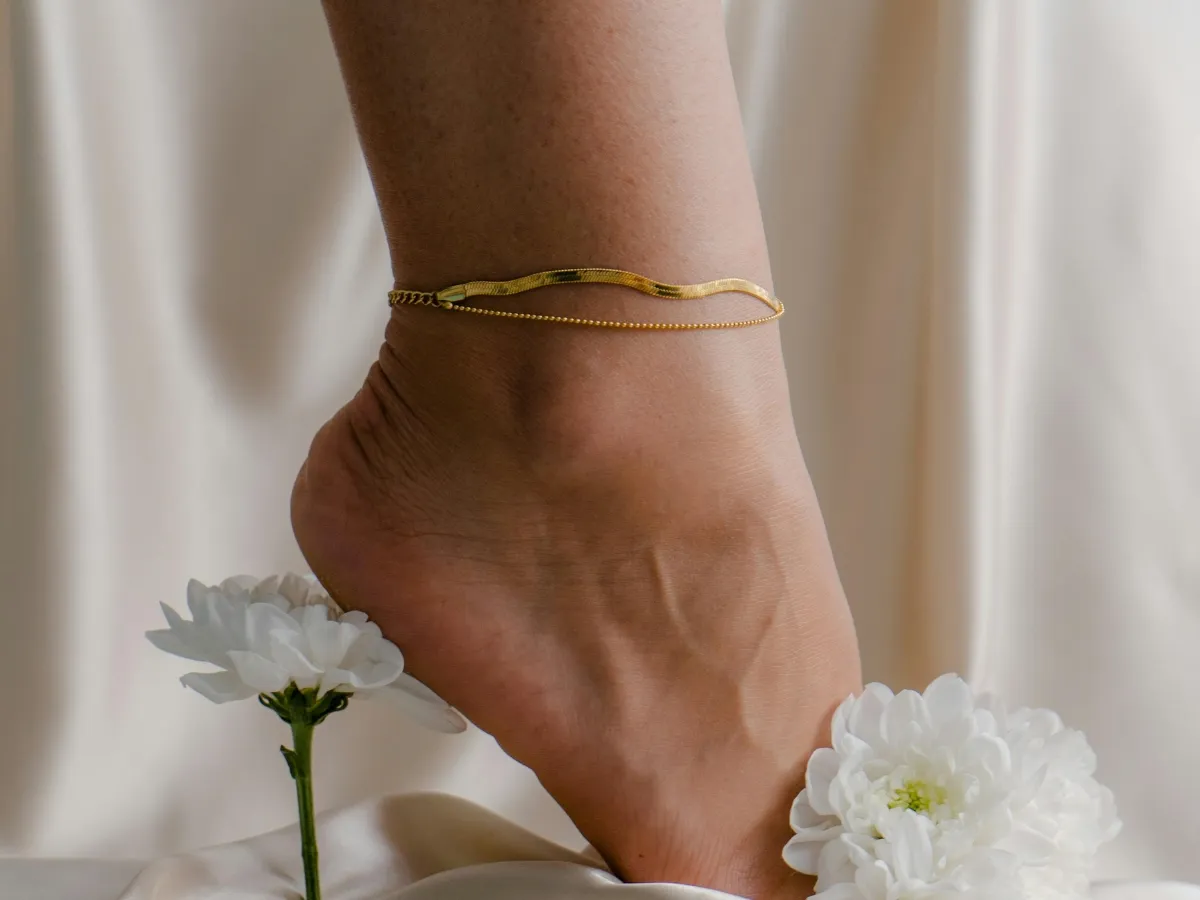 Why Minimalist Anklets Are the Must-Have Accessory for Summer