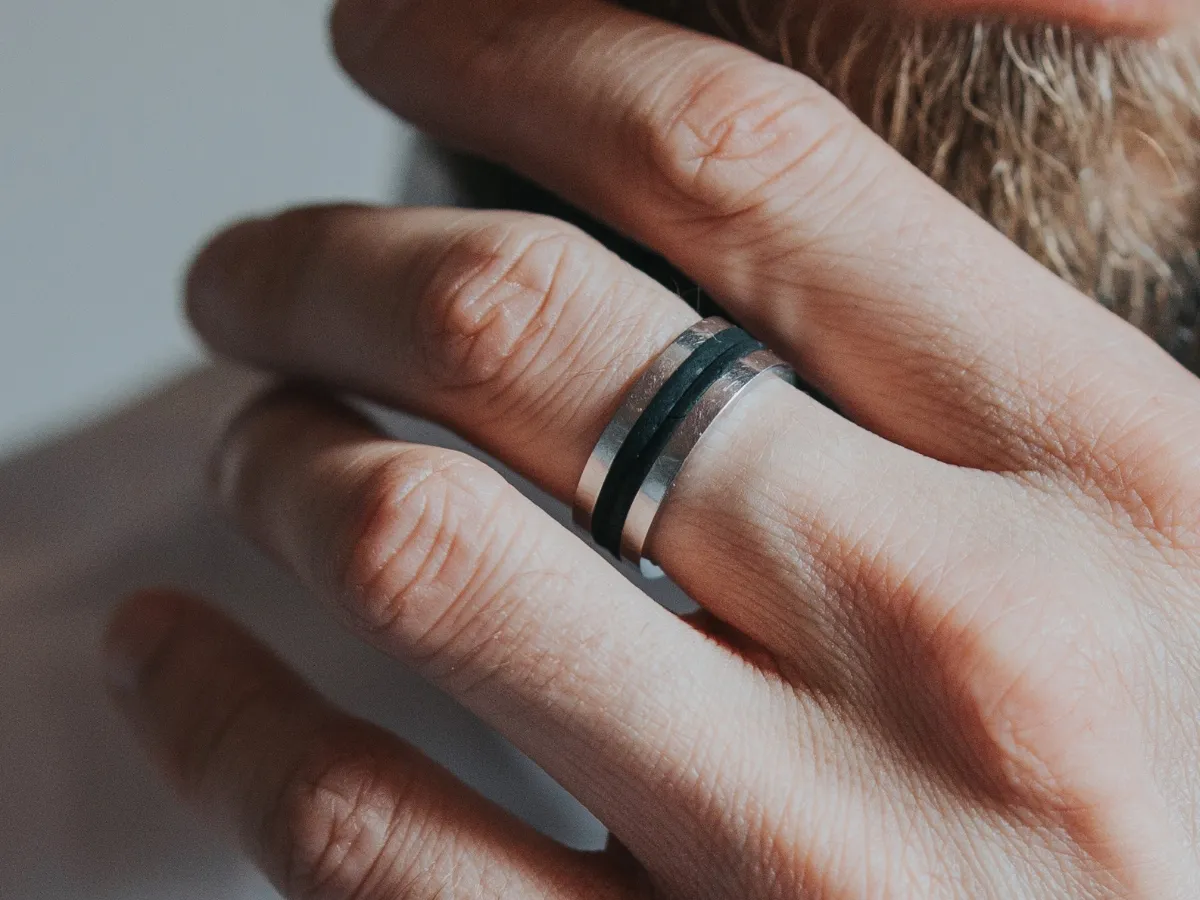 What Defines a Classic Men’s Wedding Band