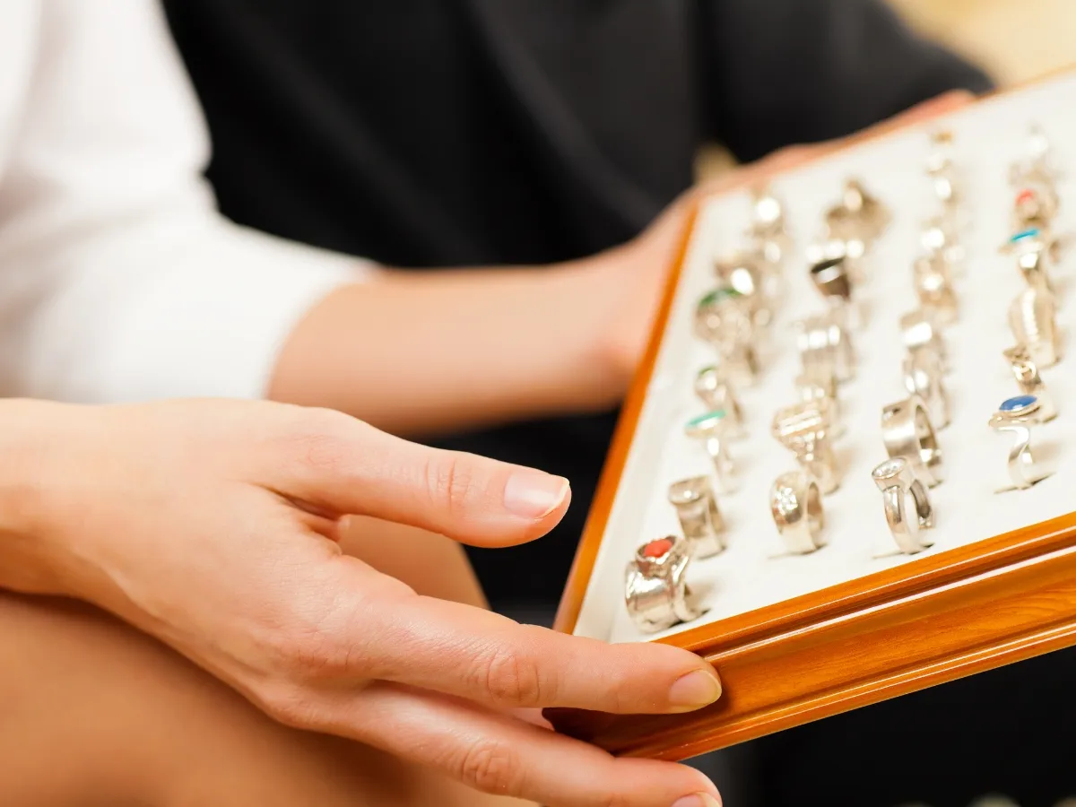 Display tray of rings