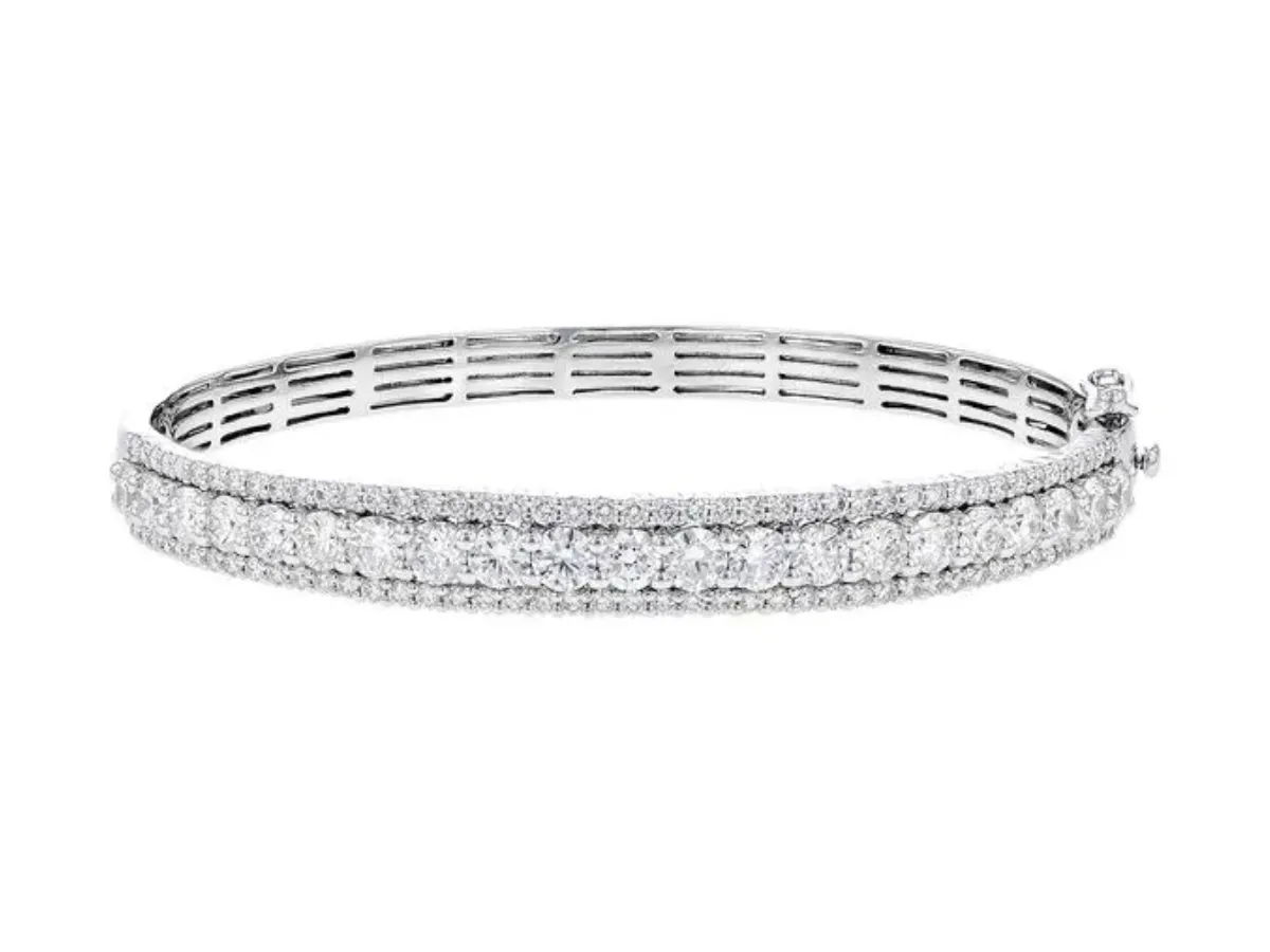 Cherished and Chic: Holiday Jewelry Gifts Your Daughter Will Love