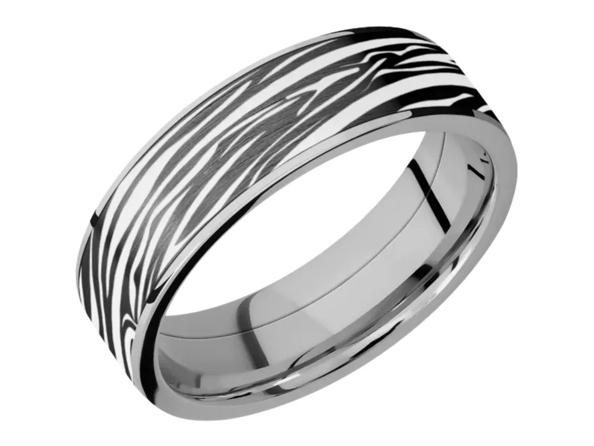 Titanium Patterned silver men&rsquo;s wedding band