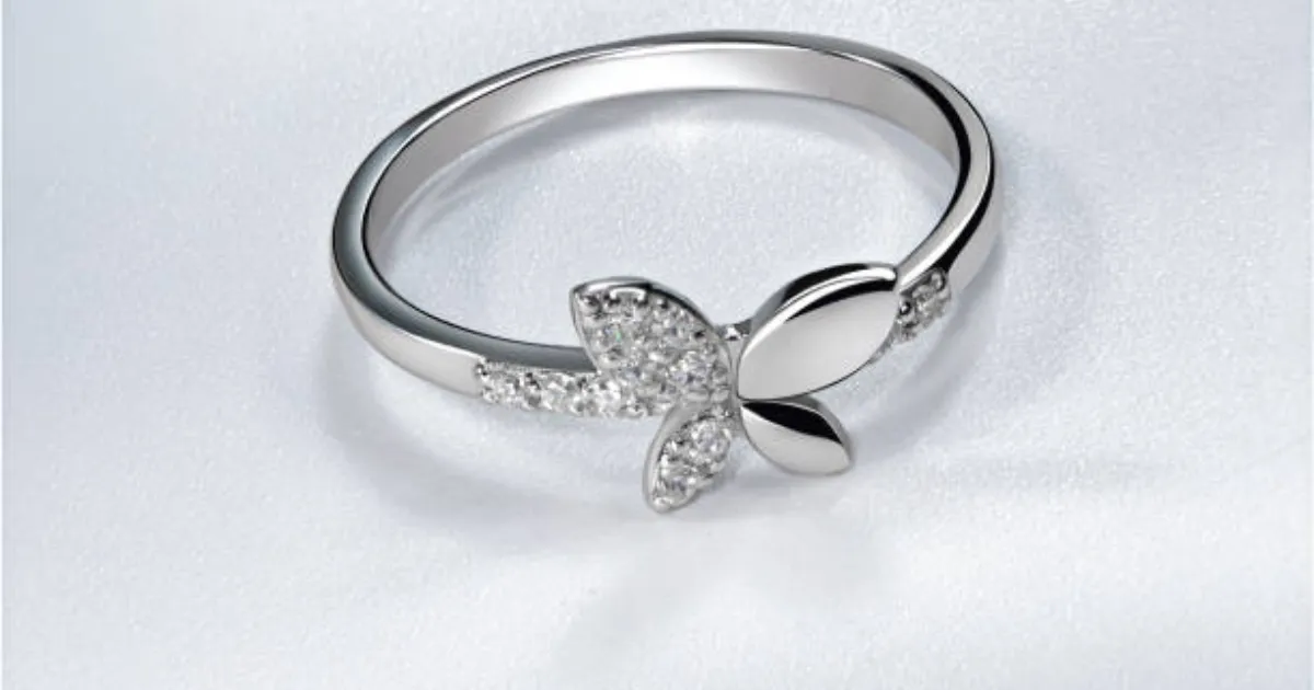 What You Need to Know About Men's Wedding Band Prices