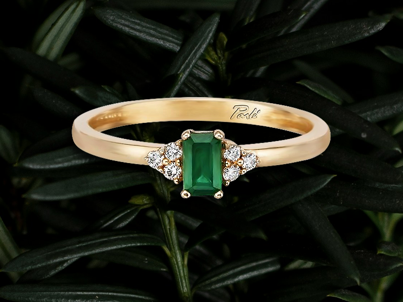 Diamond jewelry ring with intricate design
