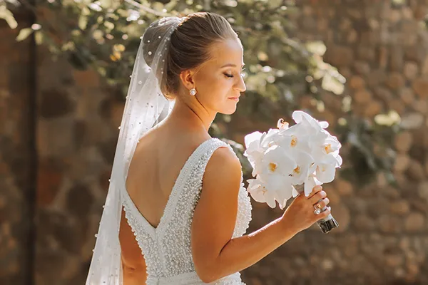 Classic: For the bride who values enduring elegance, the classic bridal style is a tribute to timeless beauty. Clean lines and t