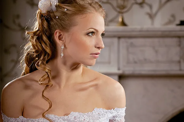 Romantic: Embracing the romantic bridal style goes beyond aesthetics; it's about encapsulating the timeless allure of love. Deli