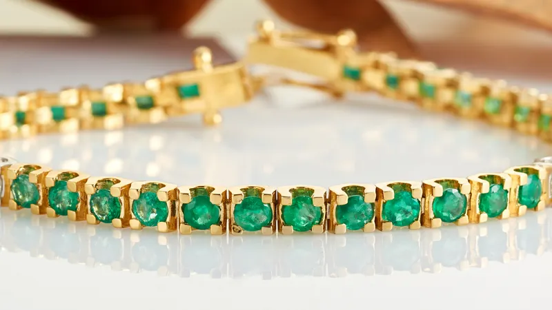 Read Article: Emerald Jewelry: The Gemstone of St. Patrick&#8217;s Day and Irish Heritage