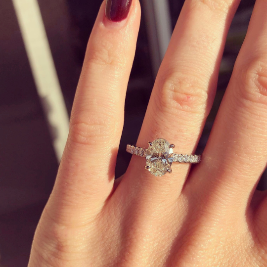 Tips & Tricks For A Better Engagement Ring Selfie! | WedMeGood