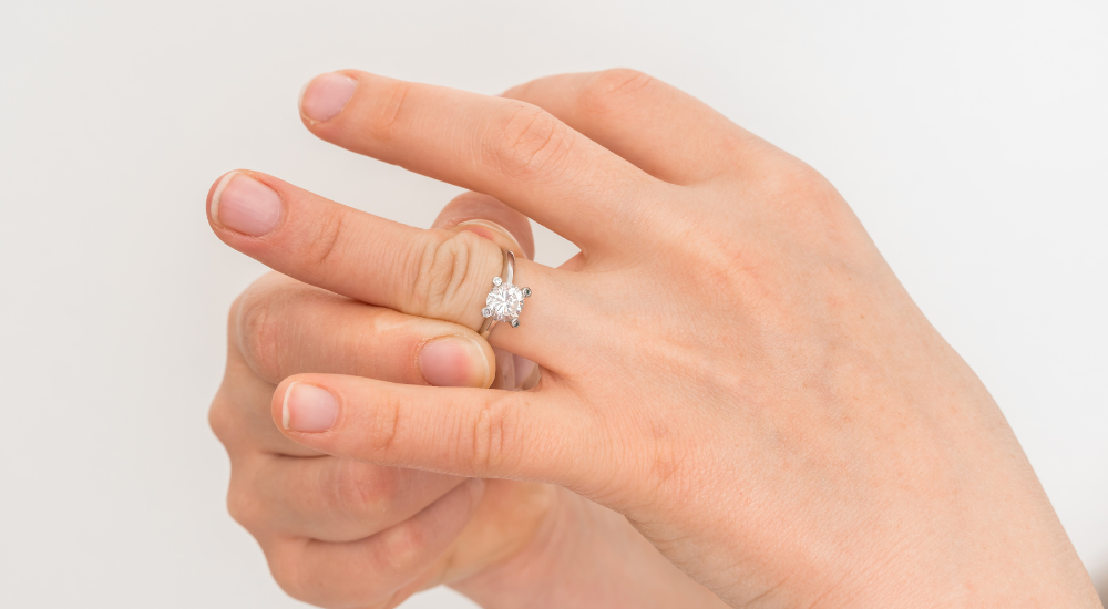 Ring Removal - Ten Steps to Remove a Ring That is Stuck on Your