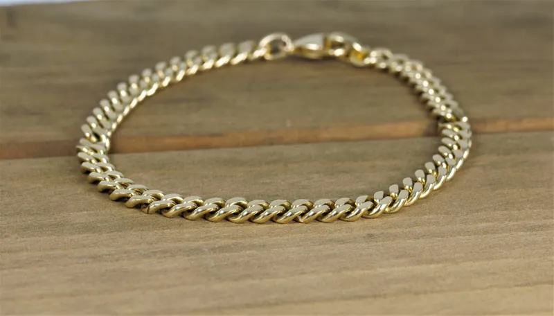 Read article: 4 Rules: How to Wear Men&#8217;s Fashion Bracelets