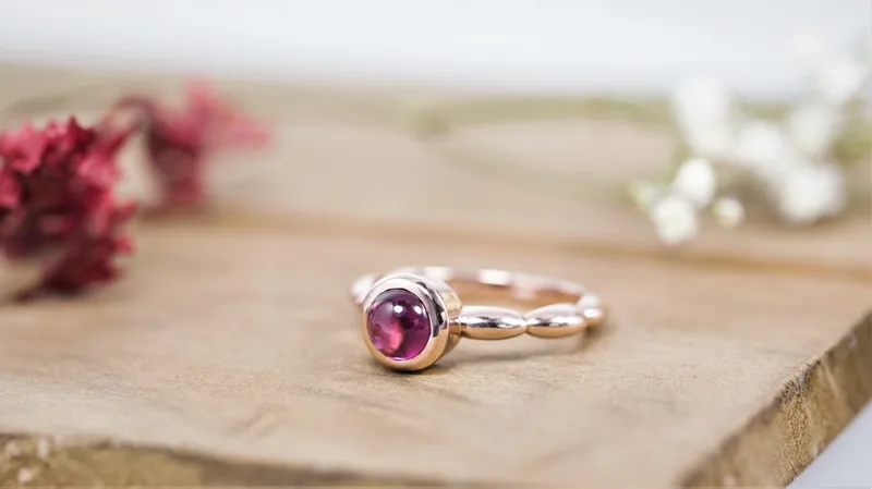 Read article: January Birthstone: Garnet Gemstone
