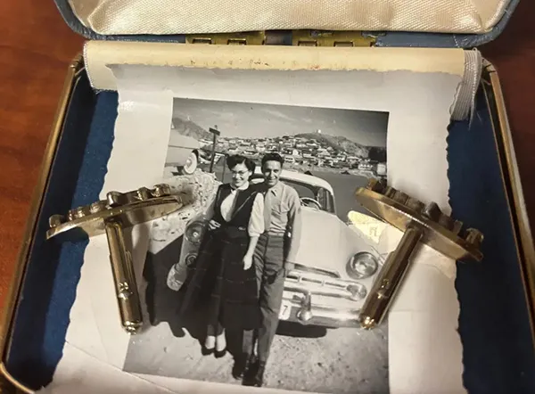 Power of Social Media Reunites 1954 Cufflinks and Photo With Family in 24 Hours