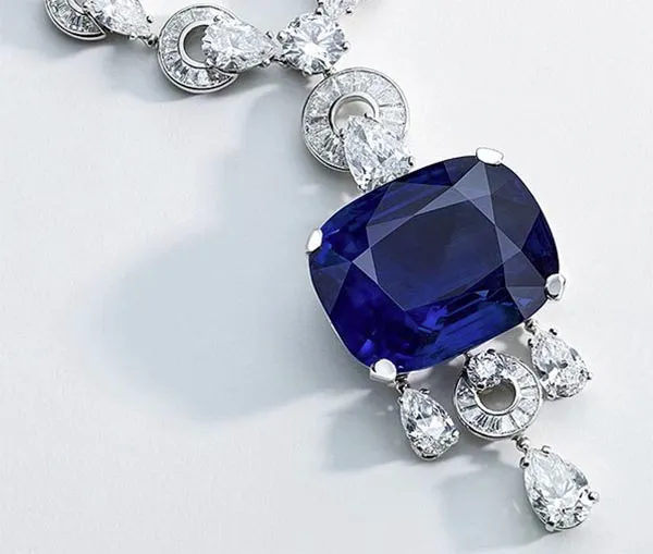 Nearly Perfect 118-Carat Sapphire May Fetch $4.5MM at Phillips’ Hong Kong 