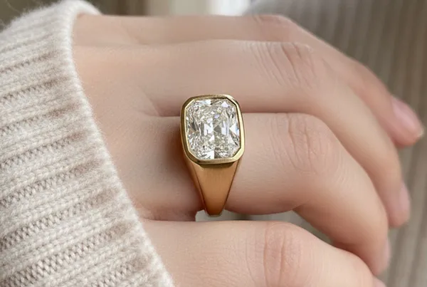 Miley Cyrus's Cushion-Cut East-West Diamond Engagement Ring Is So On-Trend