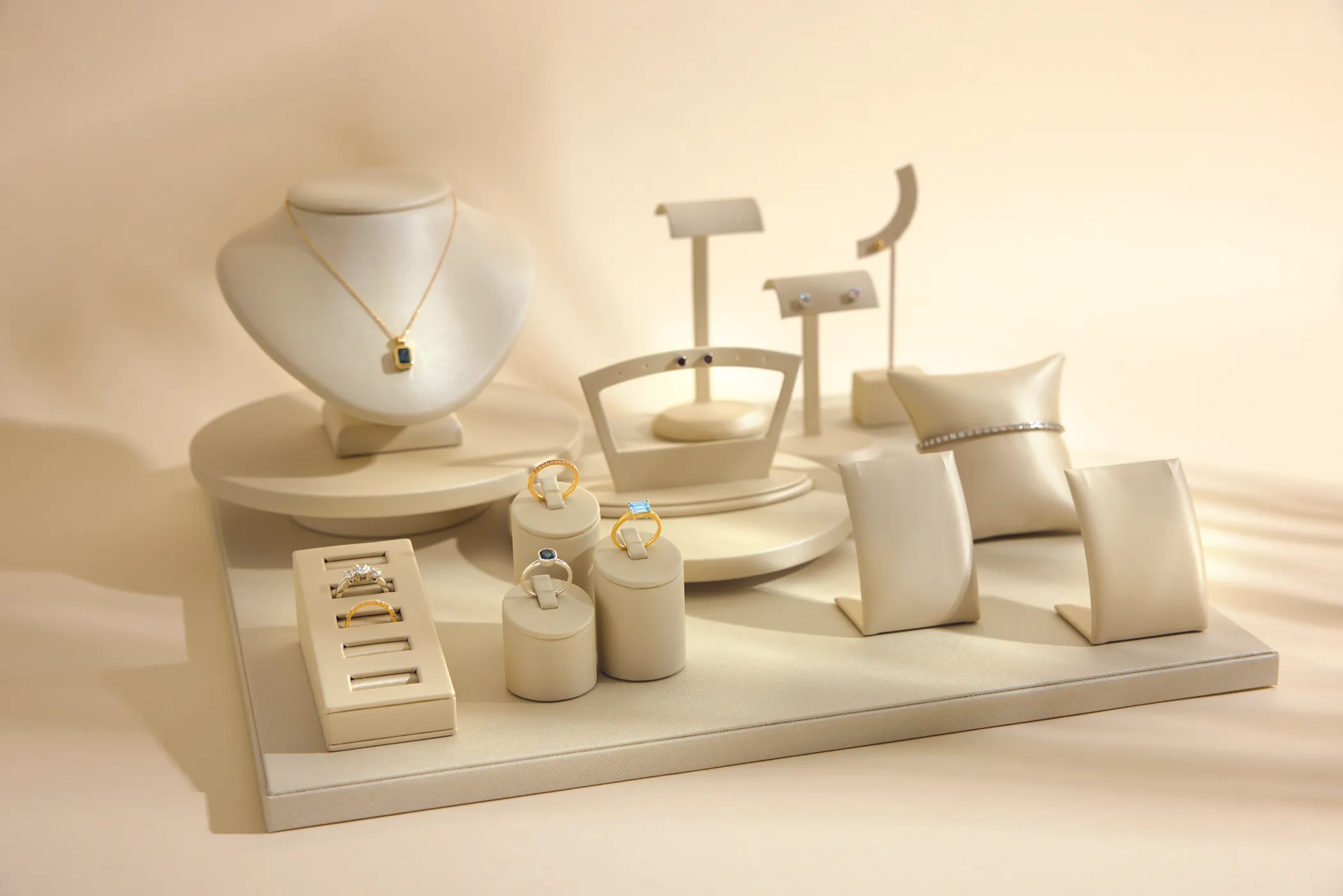 Our StoryMathews & Peters Fine Jewelry Family-Owned. Industry-Trusted. Online by Design. Mathews & Peters Fort Wayne, IN