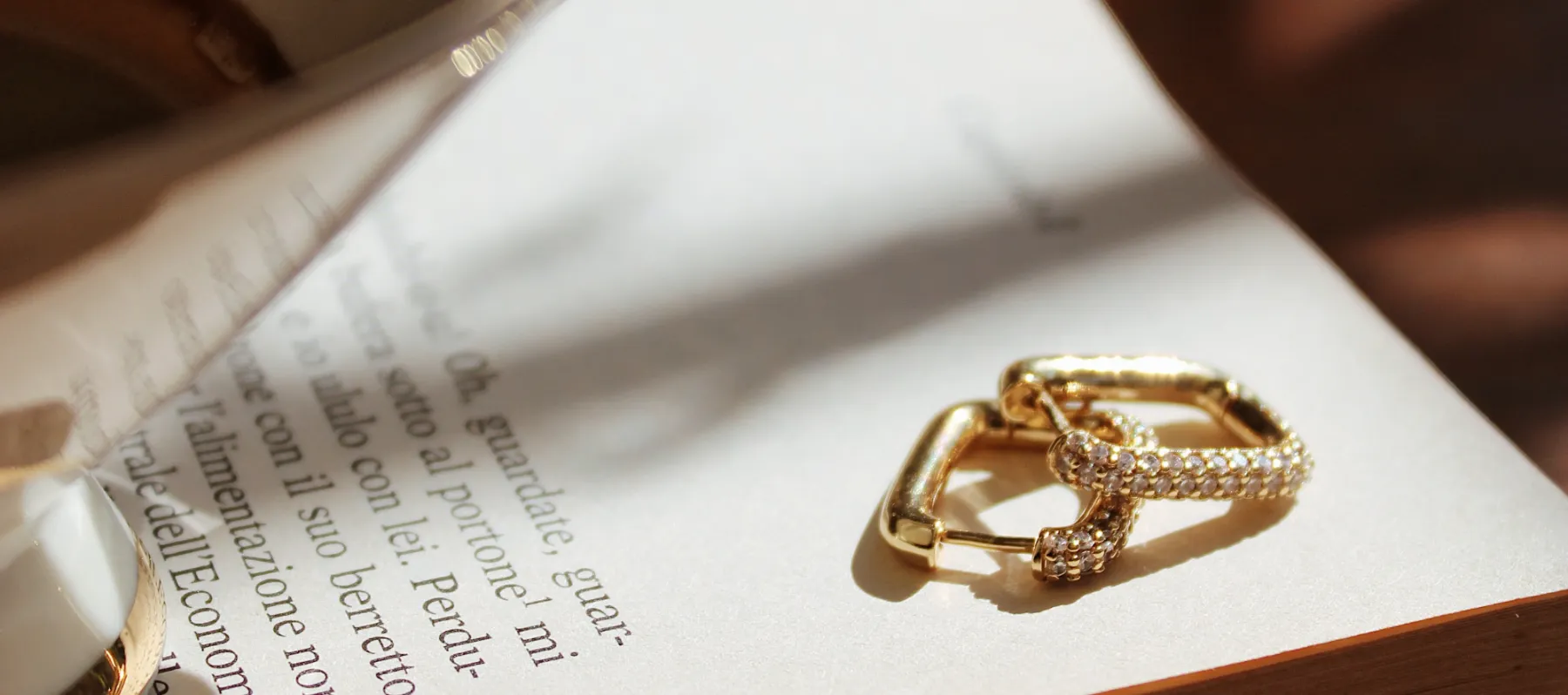 ALL OUR JEWELRY IN ONE PLACE Lorem ipsum dolor sit amet, consectetur adipiscing elit, sed do eiusmod tempor incididunt ut labore