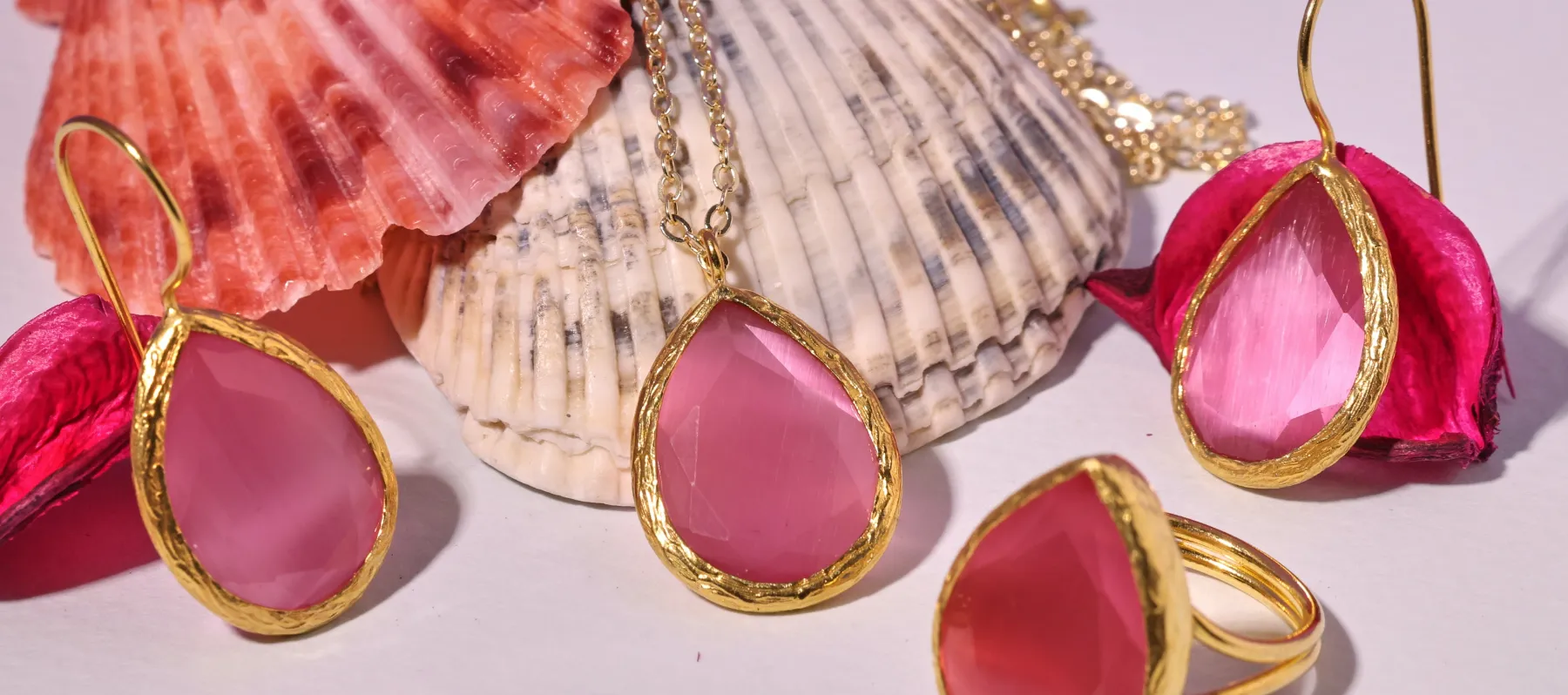 ALL OUR JEWELRY IN ONE PLACE Lorem ipsum dolor sit amet, consectetur adipiscing elit, sed do eiusmod tempor incididunt ut labore