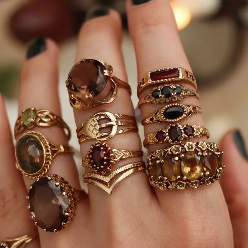 Read article: The Evolution of Jewelry Trends: From Vintage to Modern