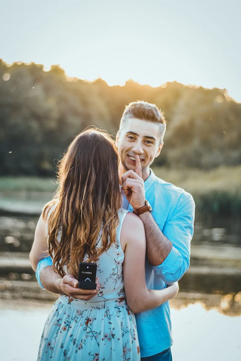 Tips for Choosing the Perfect Engagement Ring and How to Propose in Style