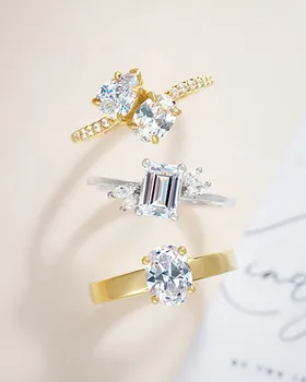 Diamond engagement rings in yellow gold and platinum