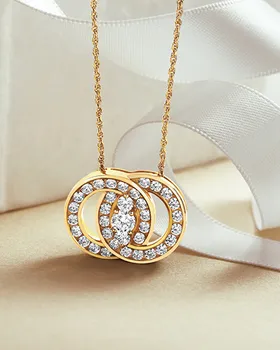 Diamond pendant necklace in yellow gold