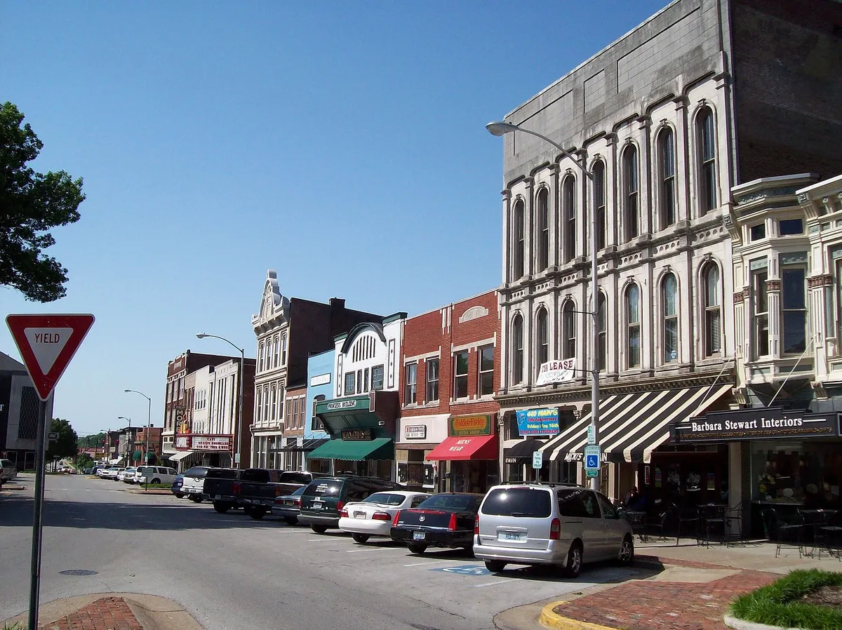Downtown Bowling Green, KY Shopping & Dining Guide