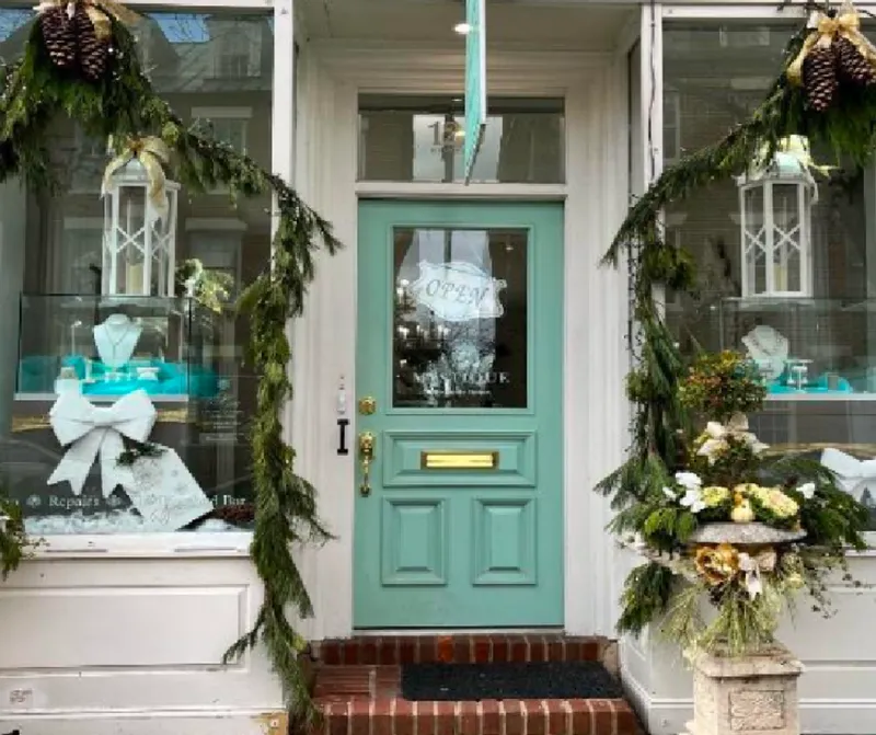 Read article: Mystique's Honorable Mention in Alexandria's Holiday Decorating Competition