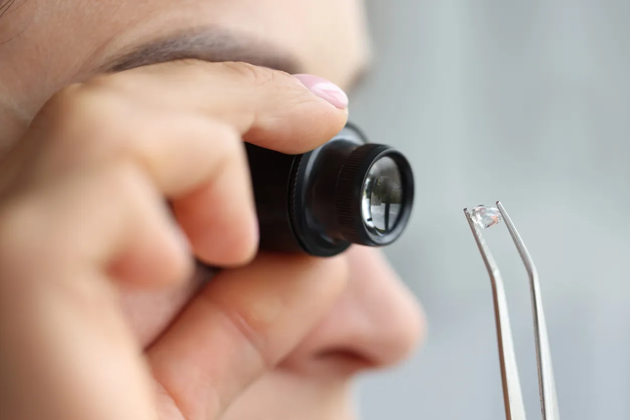 4TRACEABILITY & TRANSPARENTCY Advances in blockchain technology and laser inscription allow diamonds to be traced from mine to market, ensuring authenticity and ethical sourcing. Orin Jewelers Northville, MI