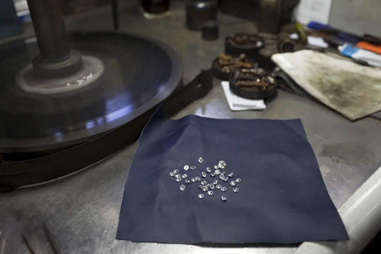 3CUT THE DIAMOND After 10-12 weeks, a diamond is created. The diamond is then roughly cut using a laser. Orin Jewelers Northville, MI