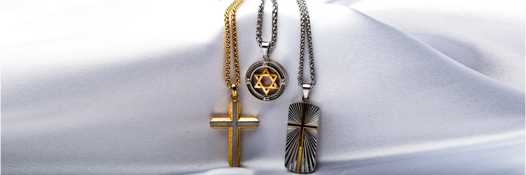 Elevate your look with our collection of classic and modern chains and necklaces. Find the perfect pair for any occasion and sho