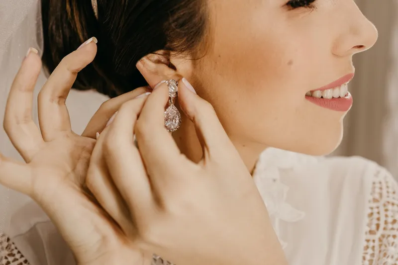 Read article: Choose The Perfect Earrings For Wedding