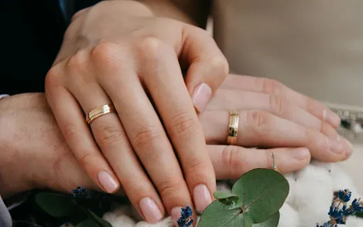 Read article: Choosing the Perfect Wedding Band