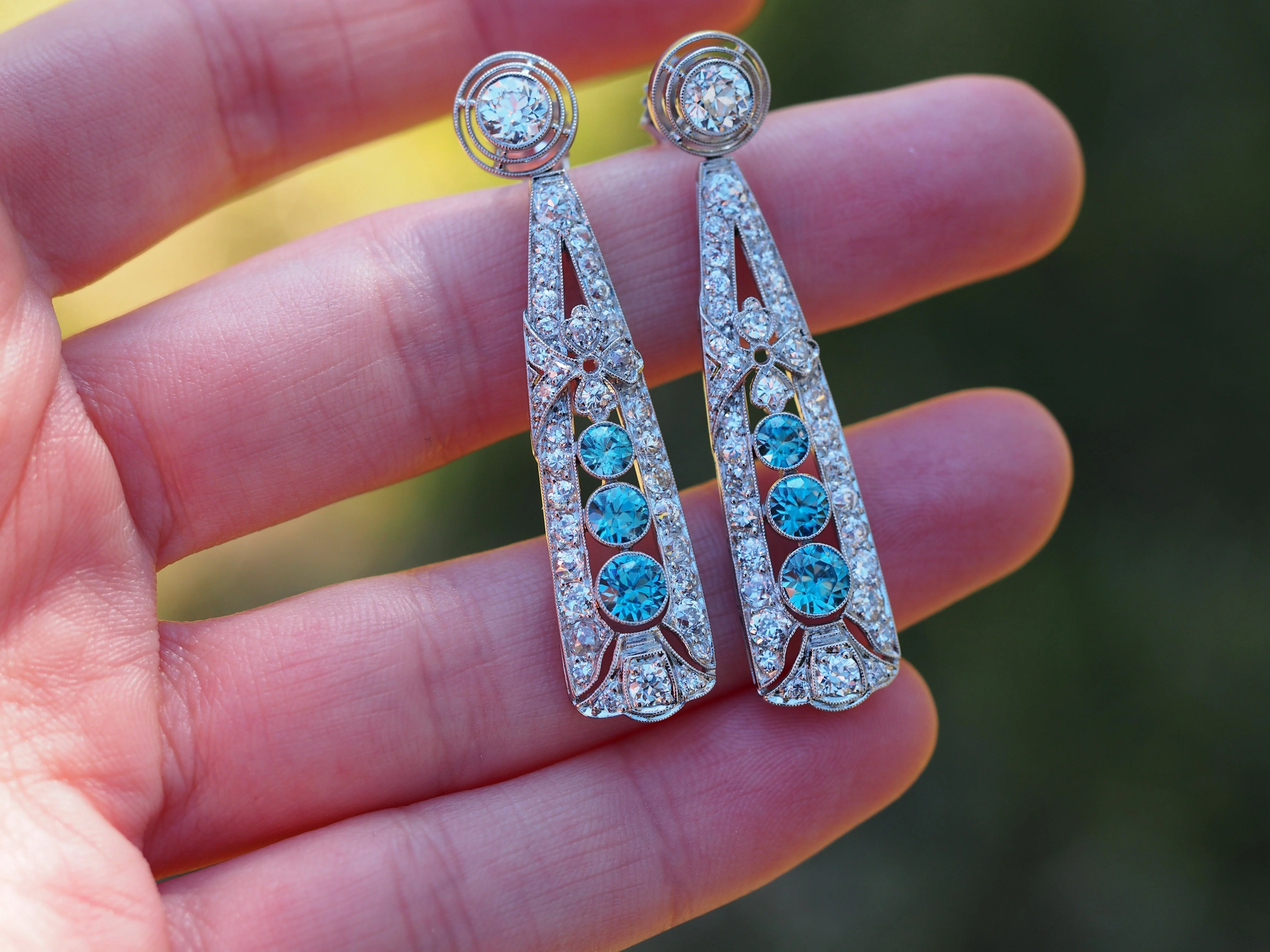 Read article: Investment Jewelry: Pieces That Hold Their Value