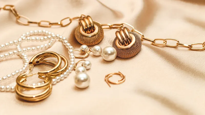 Read article: Wedding Day Jewelry Guide: What to Wear With Your Dress, Suit, or Wedding Look
