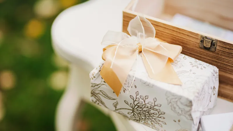 Read article: Wedding Party Jewelry Gift Guide: Bridesmaids, Groomsmen, Parents, and Grandpare