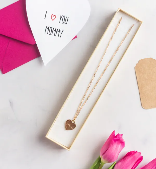 The Ultimate Mother's Day Jewelry Gift Guide: Timeless Pieces She'll Love
