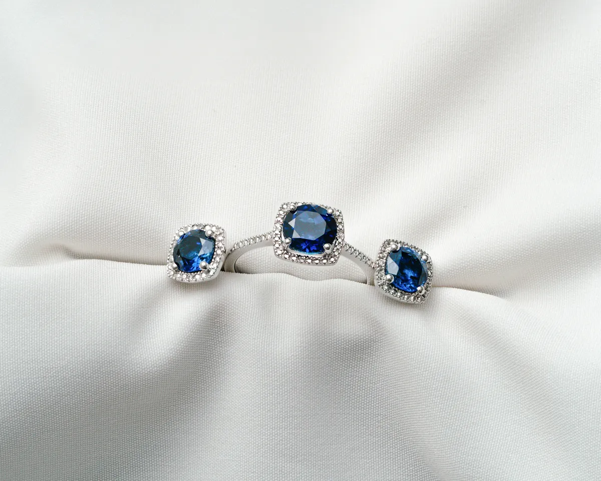 10 Common Engagement Ring Shopping Mistakes to Avoid