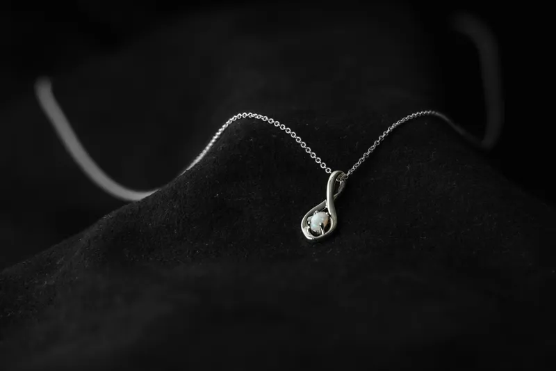 Read article: Gold vs Platinum: Choosing the Best Metal for Your Jewelry