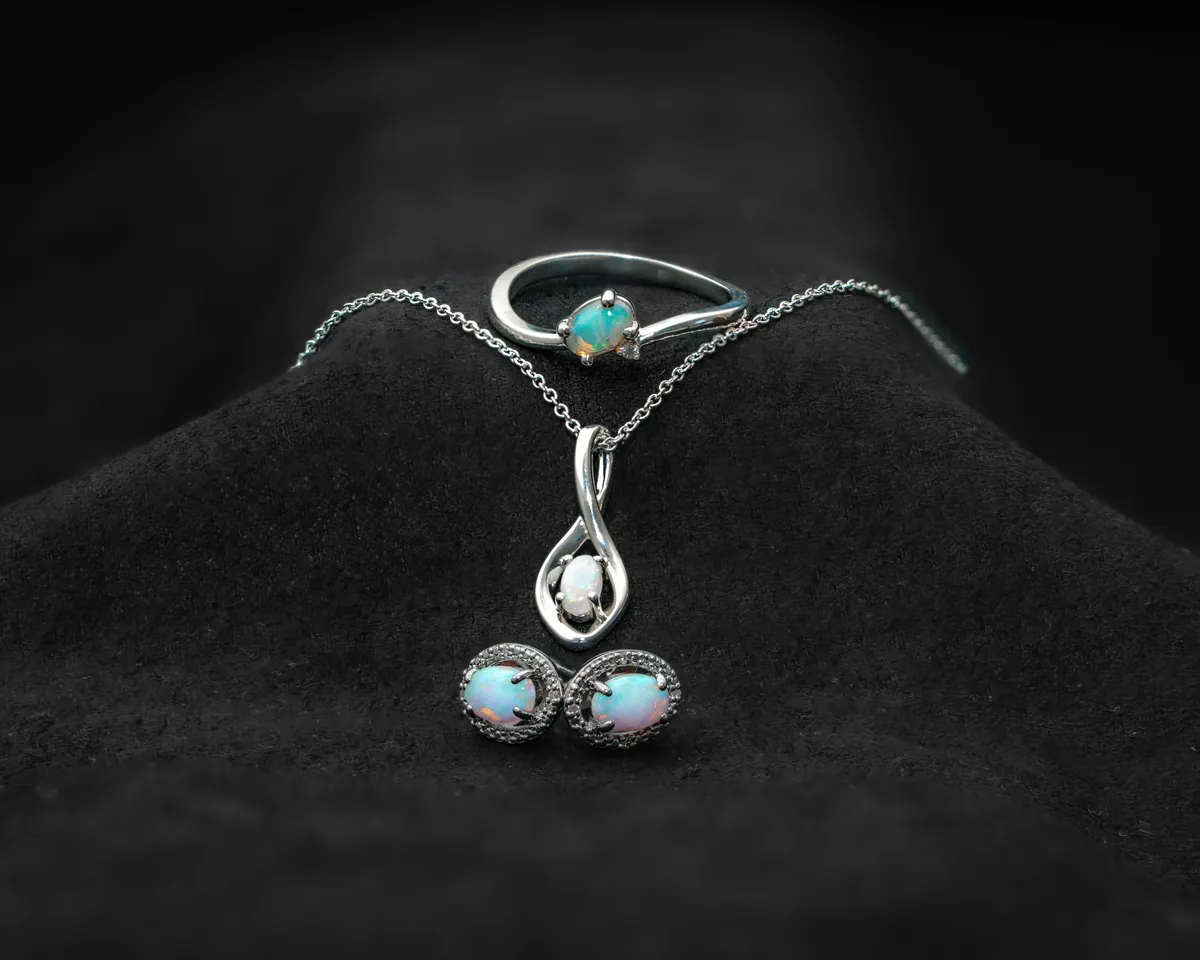 Estate Jewelry in Phoenix: A Collector’s Guide to Buying, Selling & Histor