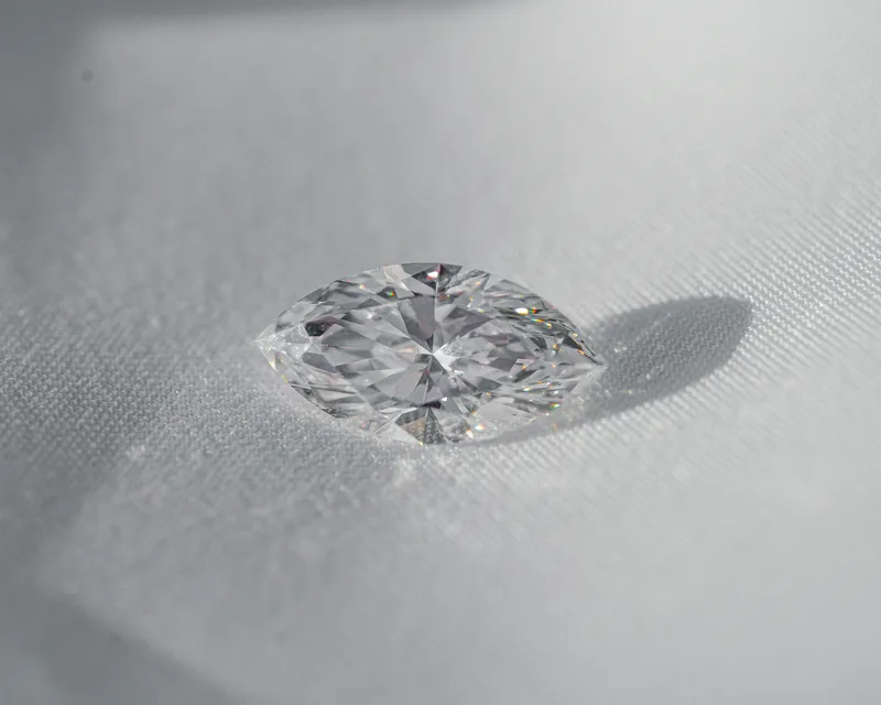 Read article: Exquisite Oval Lab-Grown Engagement Rings
